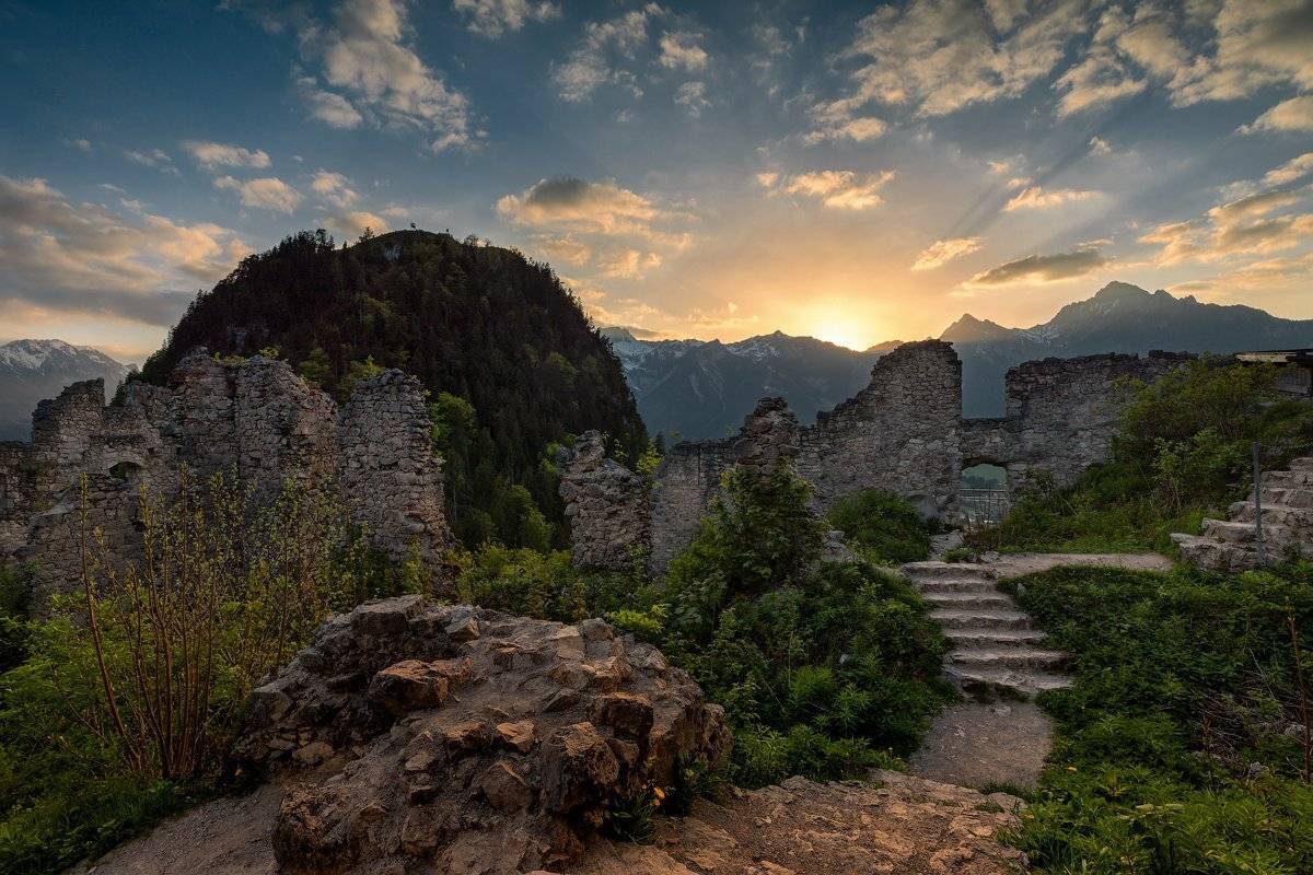 Старая крепость., Юрий Чернов