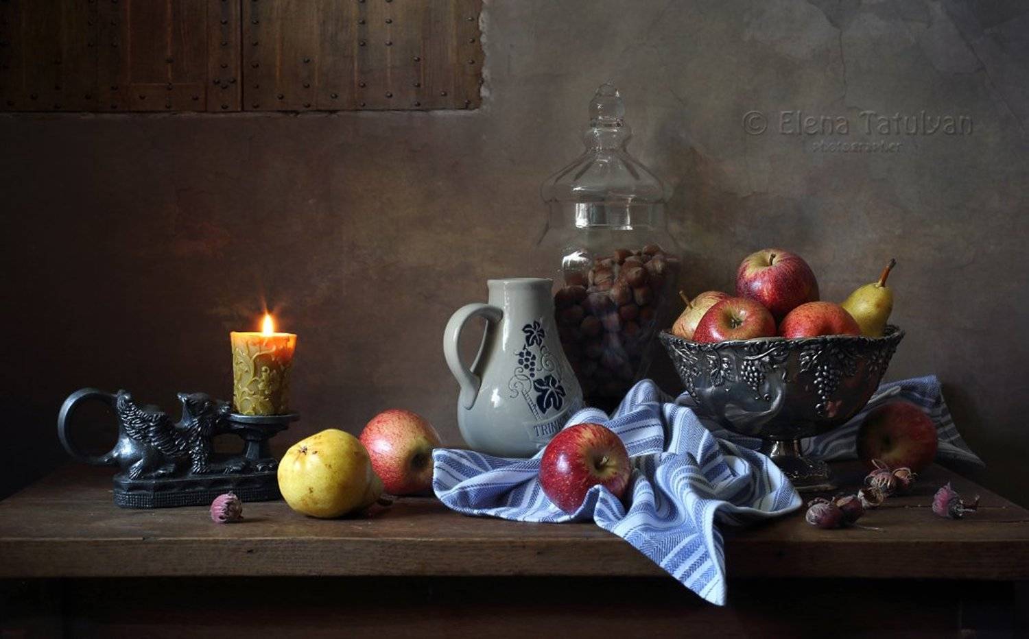 яблоки, свеча, ваза, орехи,, Елена Татульян