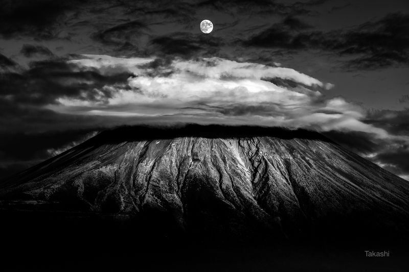 fuji,japan,mountain,moon,luna,cloud,sky Moon above Red Fuji фото превью