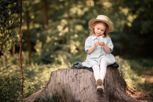 Девочка в шляпке