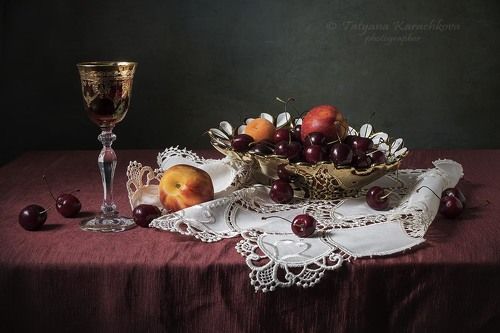 Экзерсис с черешней и гламурной вазочкой