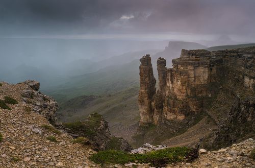 Бермамыт. Вечер у двух монахов
