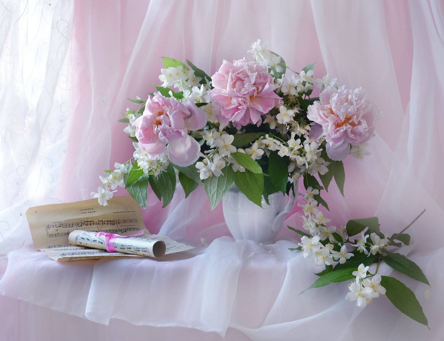 still life,натюрморт, цветы, фото натюрморт, пионы, ноты, лето, июнь, жасмин, букет, Колова Валентина