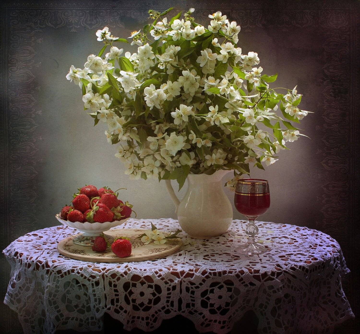 натюрморт, цветы, жасмин, лето, клубника, бокал, Ковалева Светлана