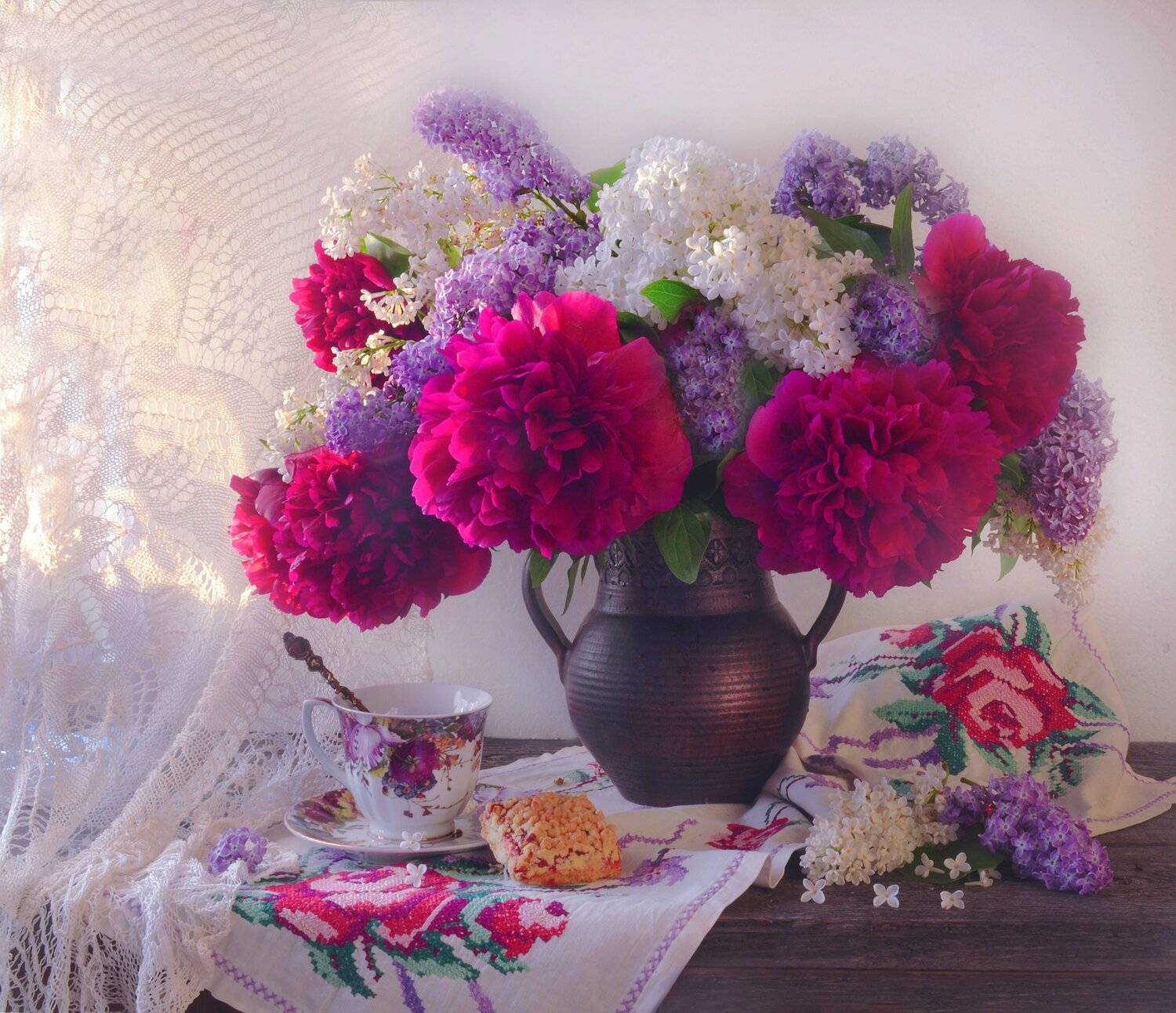 still life,натюрморт,  цветы, фото натюрморт, фарфор, сирень, пионы, май, керамика, вышивка, весна, закат, Колова Валентина