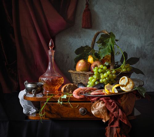 Натюрморт с лангустинами и фруктами