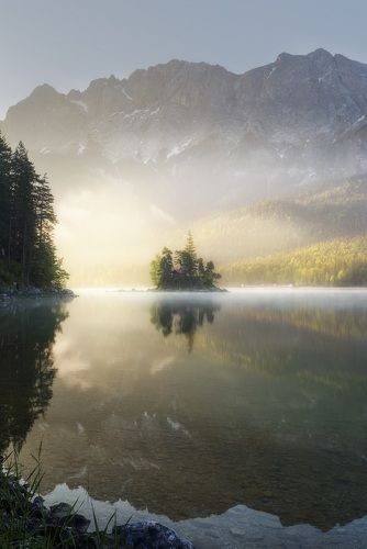 Остров на озере 