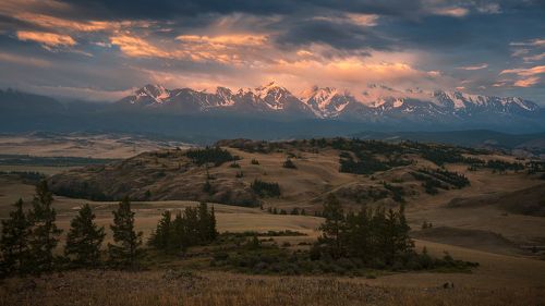 Северо-Чуйский хребет на рассвете / Sundawn at North-Chuya range