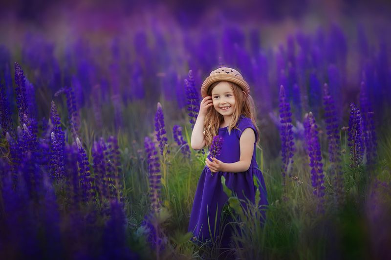 girl, flower Люпины фото превью