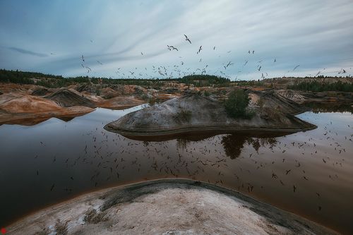 Сидя на красивом холме