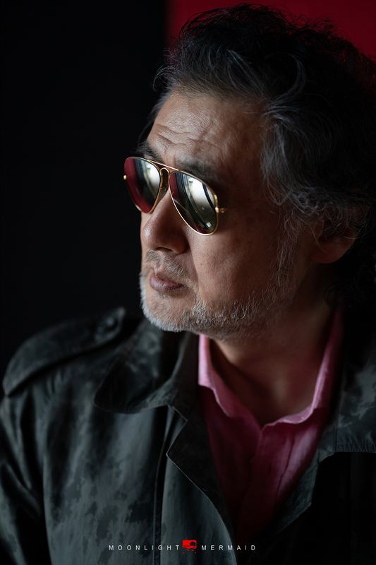 #sexy #middleage #man #beauty #sunglass #light #night #red #seminude #potrait  #a9 #sony face фото превью