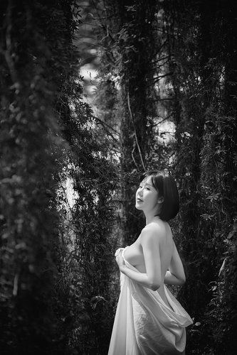 nude