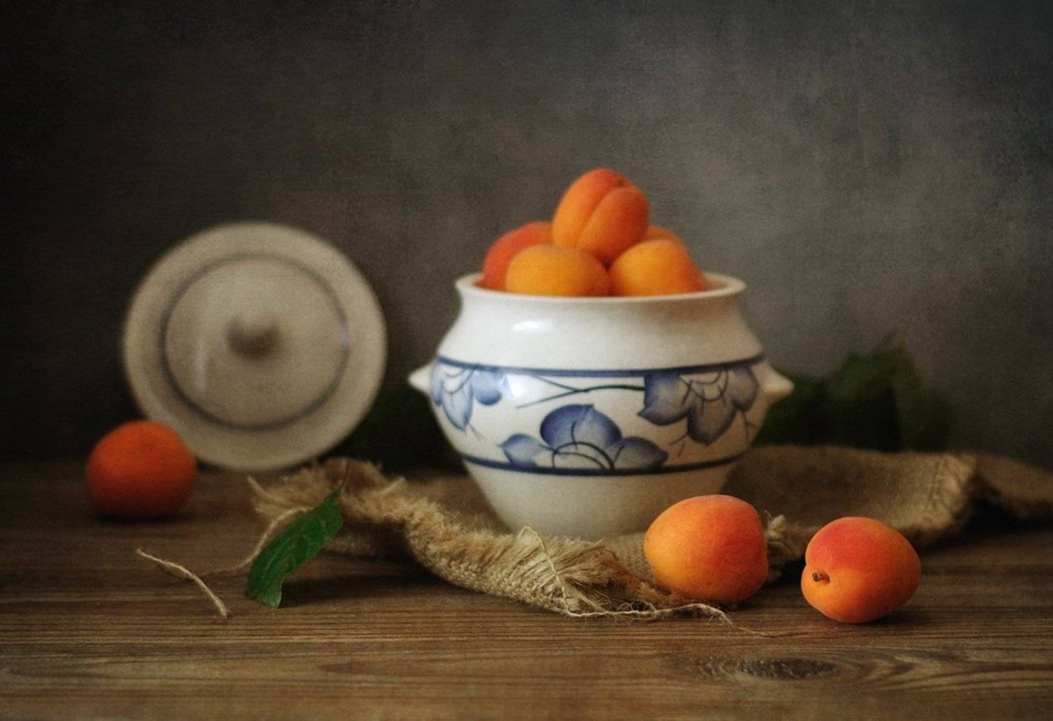 натюрморт,абрикосы, Наталия К