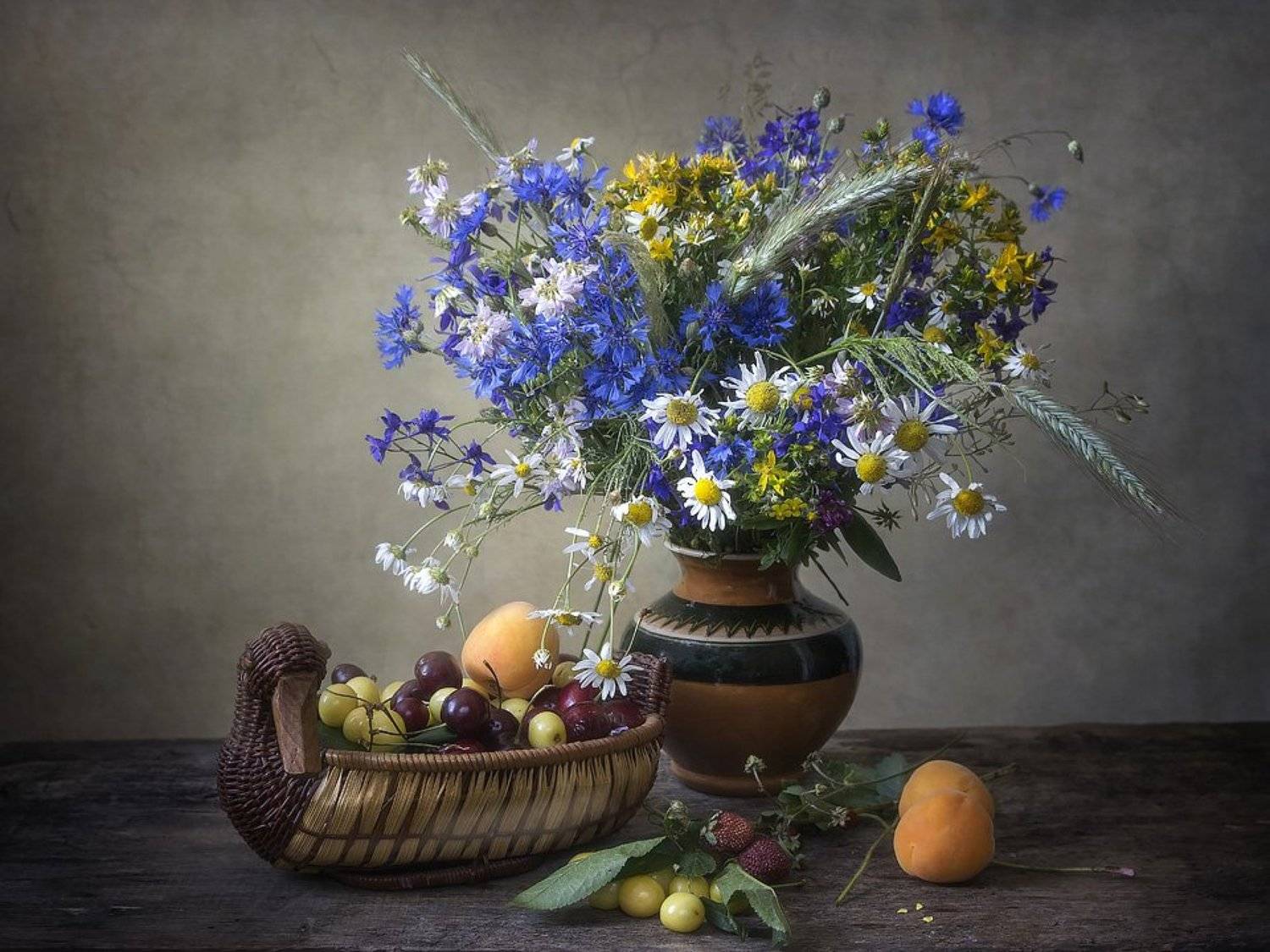 натюрморт, лето, фрукты, полевые цветы, букет, Ирина Приходько