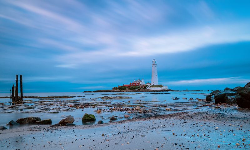 Stunning Sunset over the North Sea. St. Mary\'s Lighthouse. UK фото превью