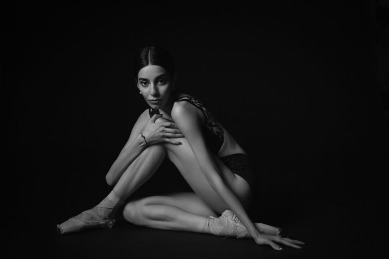 Черно-белая фотография, портрет, fine art, постановочная фотография, женский портрет, балет, монохром Black & White фото превью
