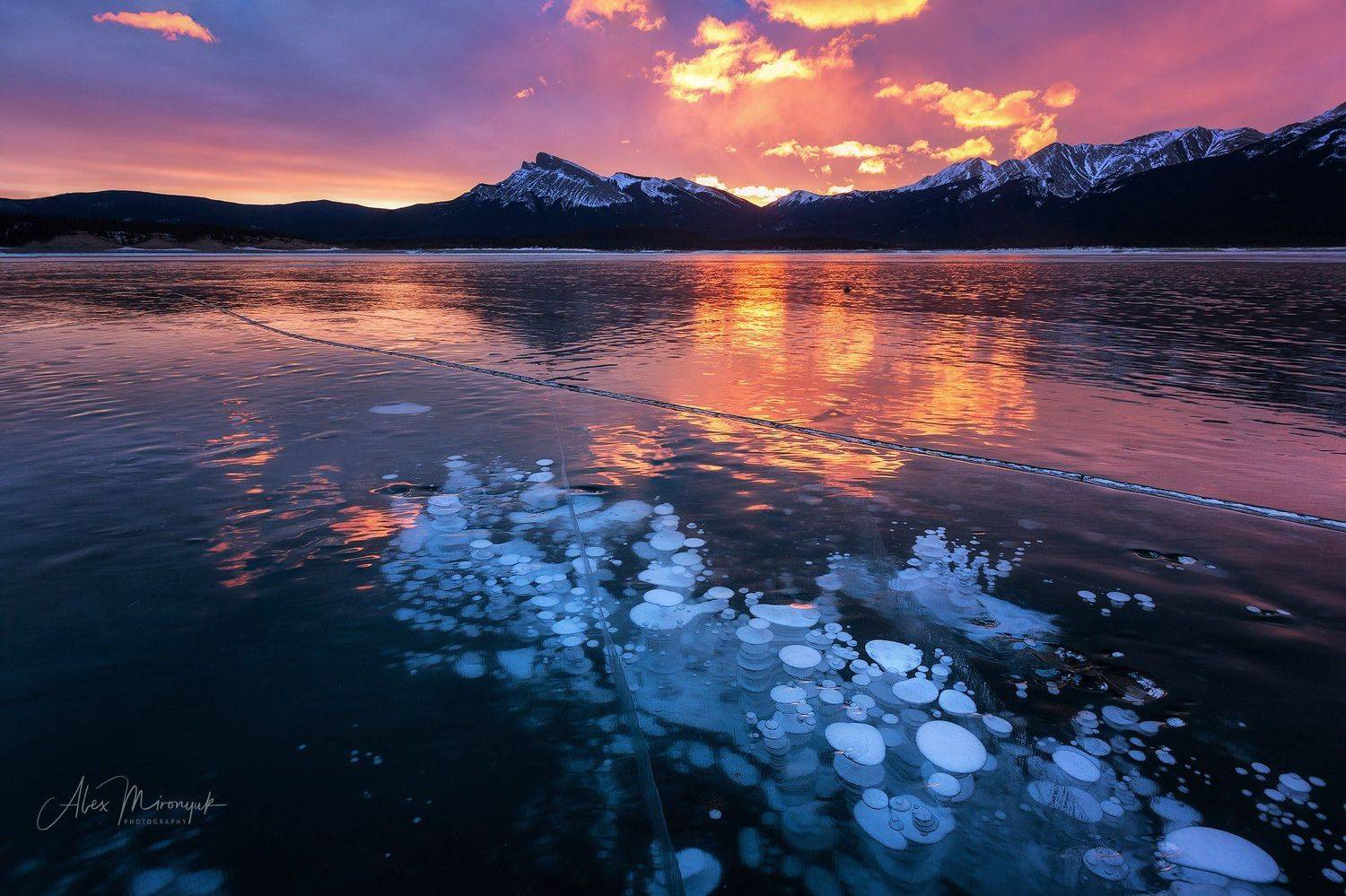 канада, альберта, метан, метанин, пузыри, лед, фото-тур, отражение, зима, снег, лед, горы, озеро, байкал,, Alex Mironyuk