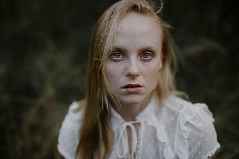 Woman in my camera фото превью