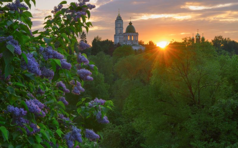 Храм Живоначальной Троицы на закате фото превью