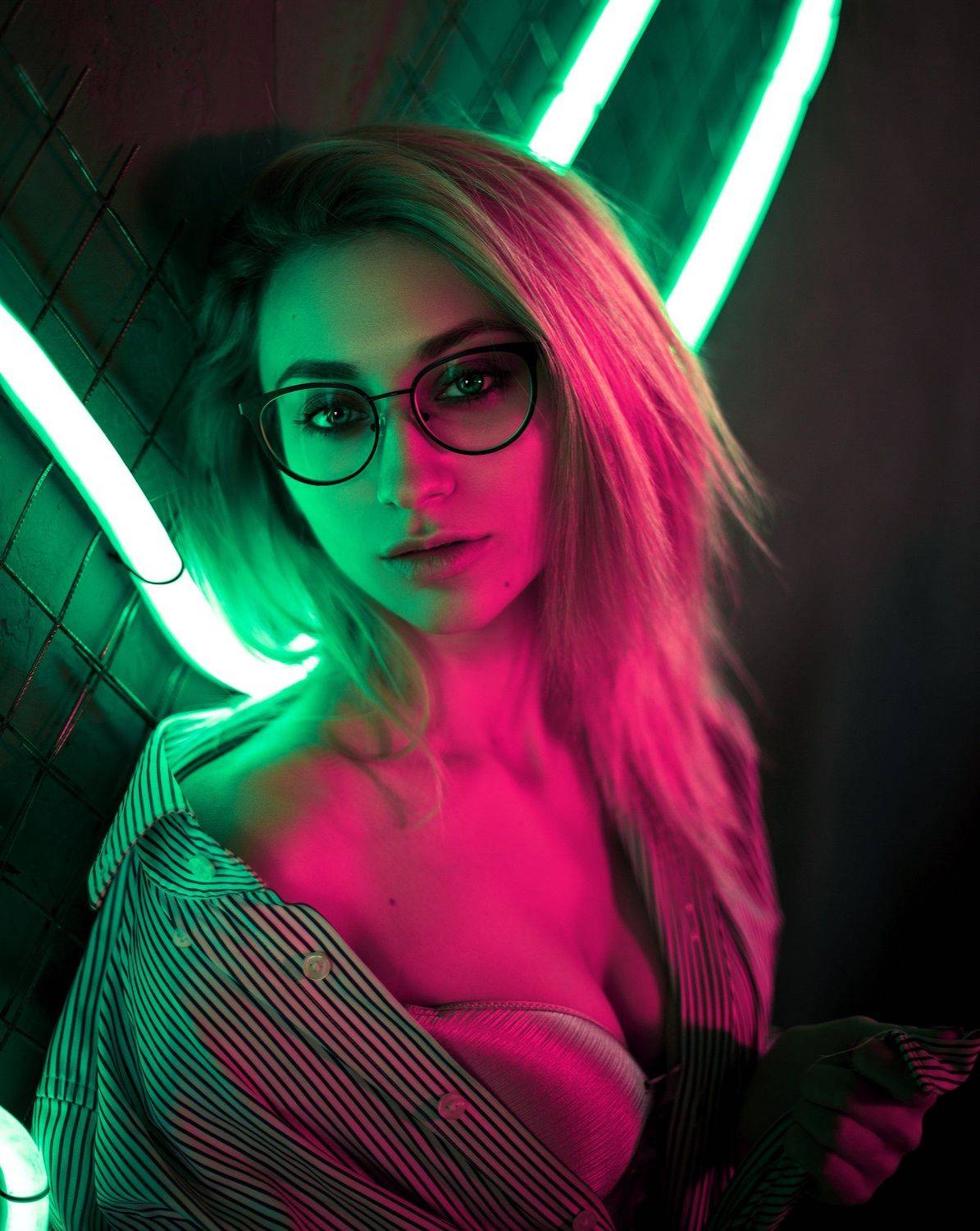 портрет, девушка, неон, Магизова Резеда
