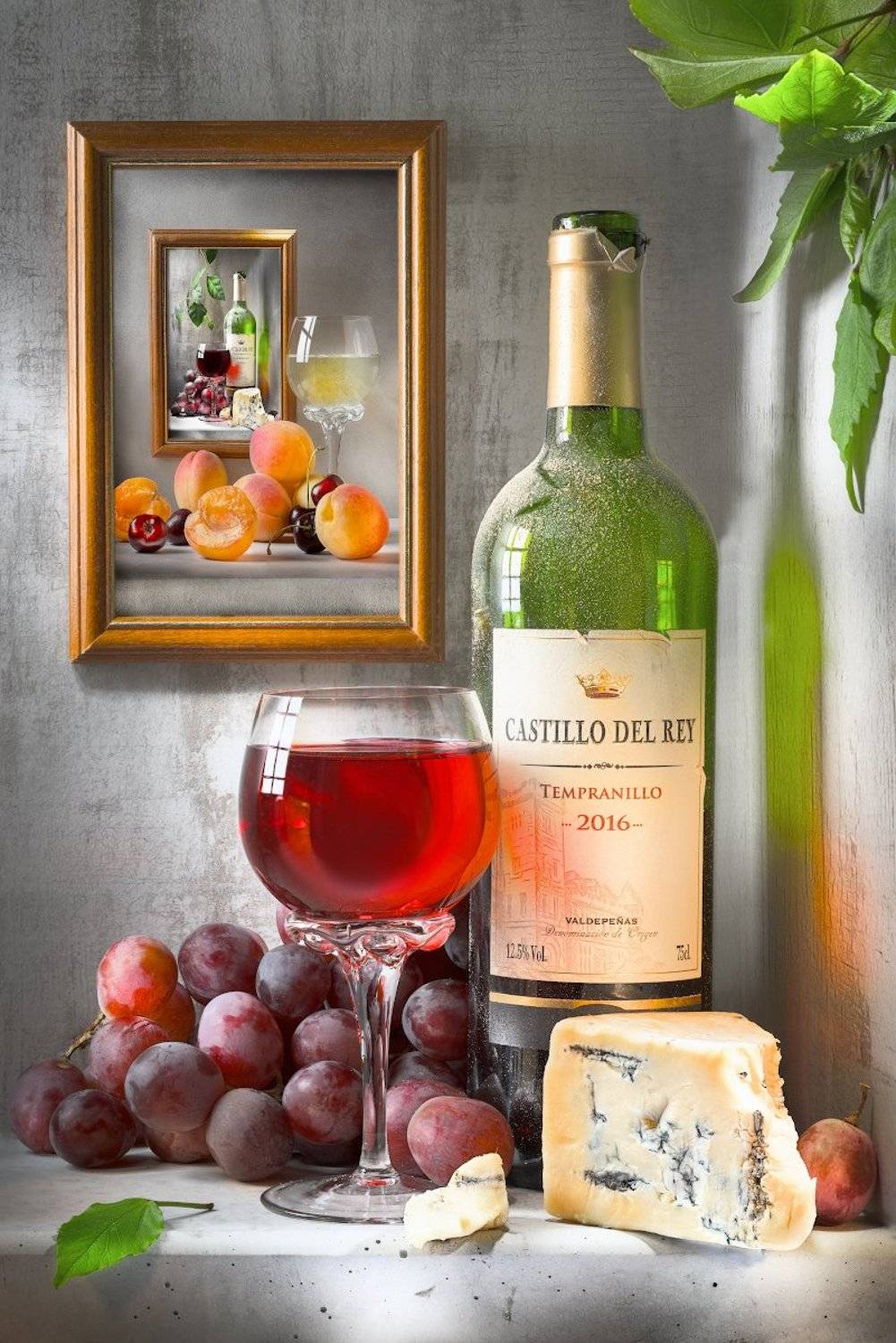 самоповторяемость, рекурсия, вино, бокал, виноград, картинка в картинке, листва, зелёное стекло, бутылка, стекло на просвет, Tom Fincher