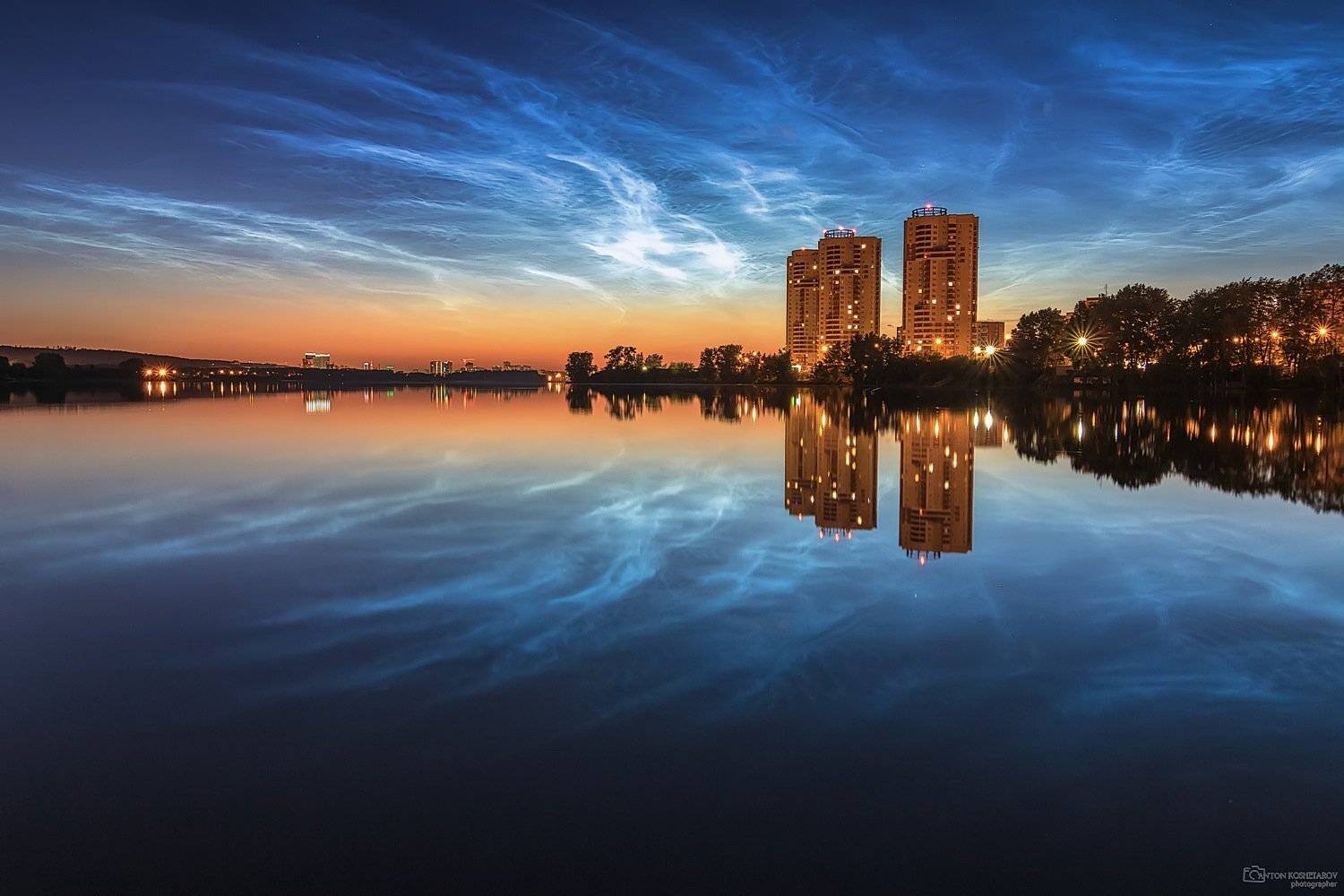 екатеринбург,город, пейзаж,серебристые облака,ночь, пруд,дома,отражения, Антон Кошетаров