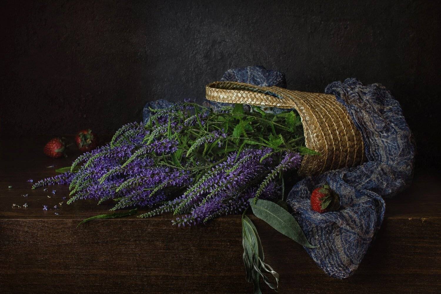 натюрморт, цветы, вероника, ягода, клубника, Анна Петина