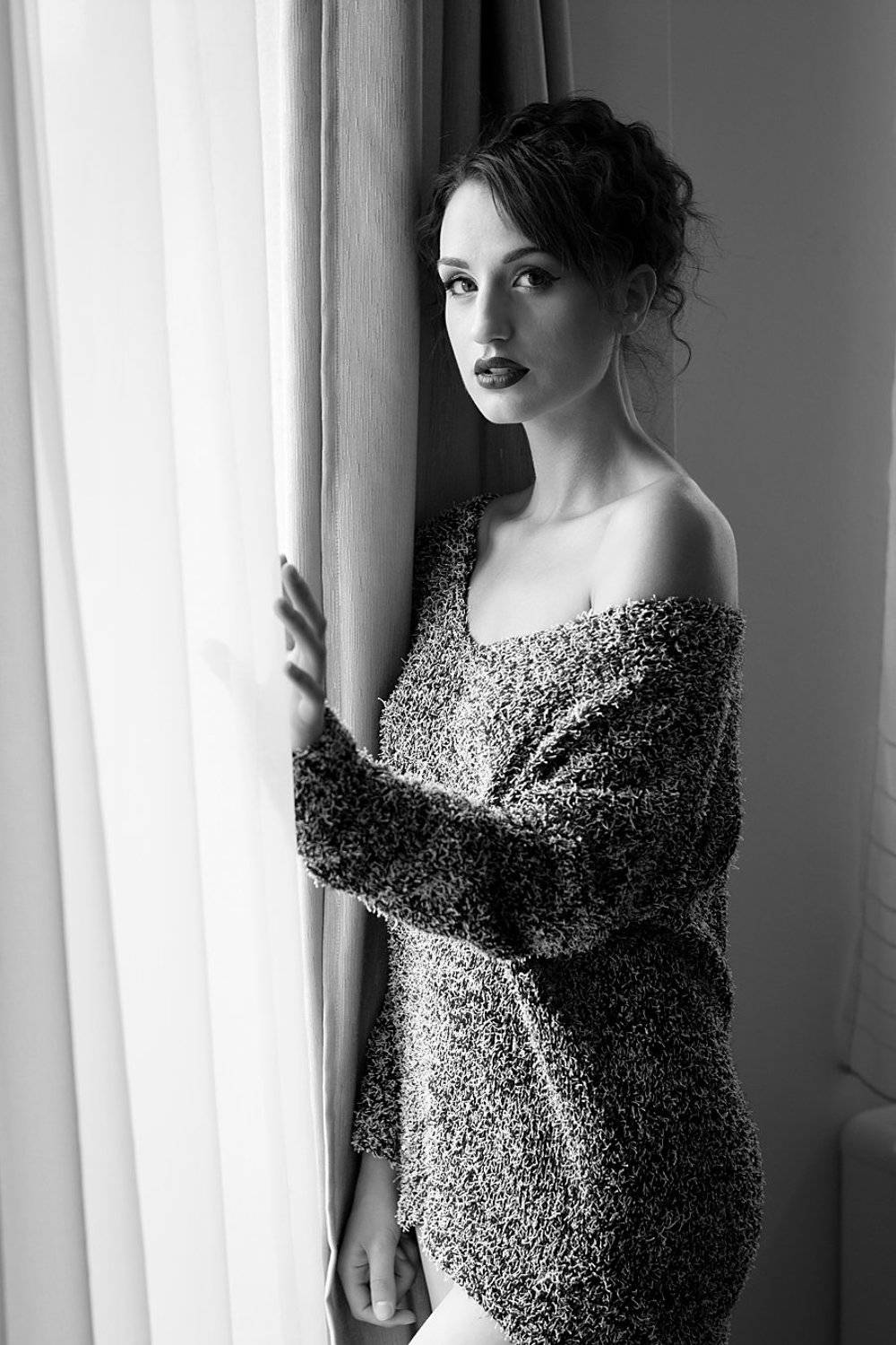 model, glamour, woman, female, black and white, body, sexy, sensual,  curves, portrait, erotica,  fine art, hair, fashion, fashion nude, portrait, bedroom, natural light,, Lajos Cs&aacute;ki