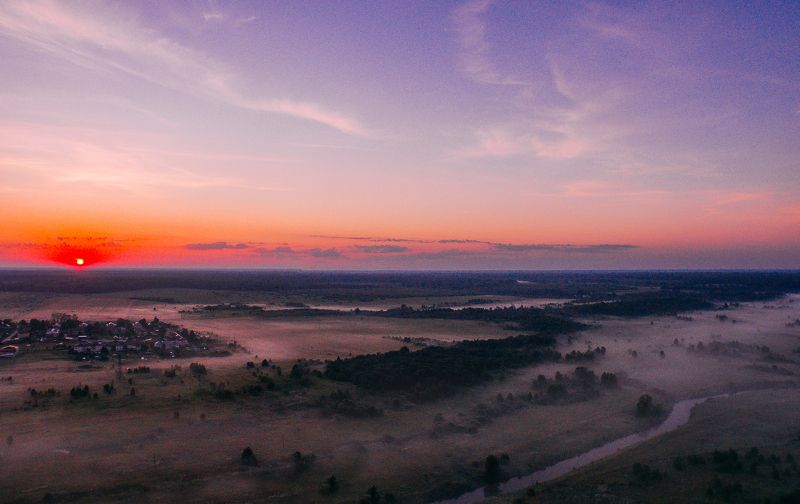 dji,djiphantom,sunrise Пролетая над рекой на рассвете фото превью