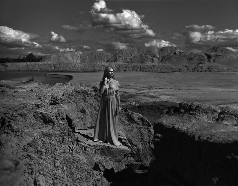 medium format, film 120, fashion, beauty, монохромная, 6х7, плёнка, аналоговая, классическая, лето, песок, девушка, романтическая, концептуальная, чёрно-белая, davydov Среди песков... фото превью