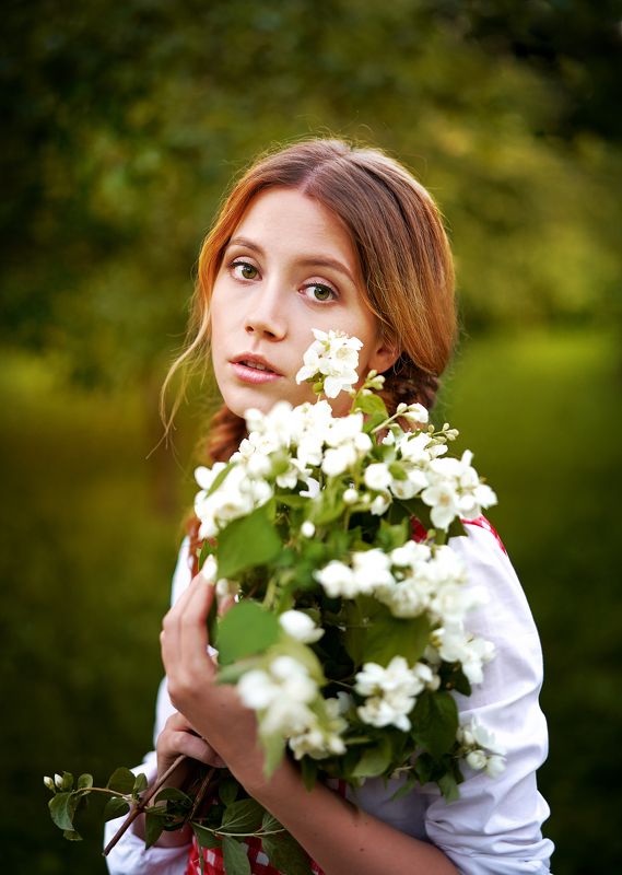 девушка, жасмин, красиво, портрет, лето Девушка с жасмином фото превью