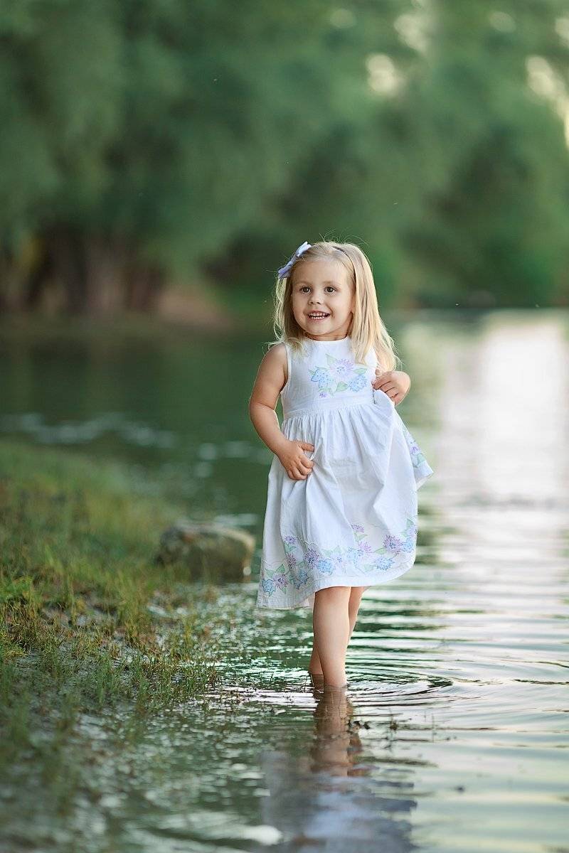 лето, тепло, зеркальный фотоаппарат canon markiii, прогулка, фотосессия, детский и семейный фотограф, улыбка, радость, тепло, счастье, закатное солнышко, девочка, ребенок, радость, эмоции, счастье, восторг, Францева Ольга