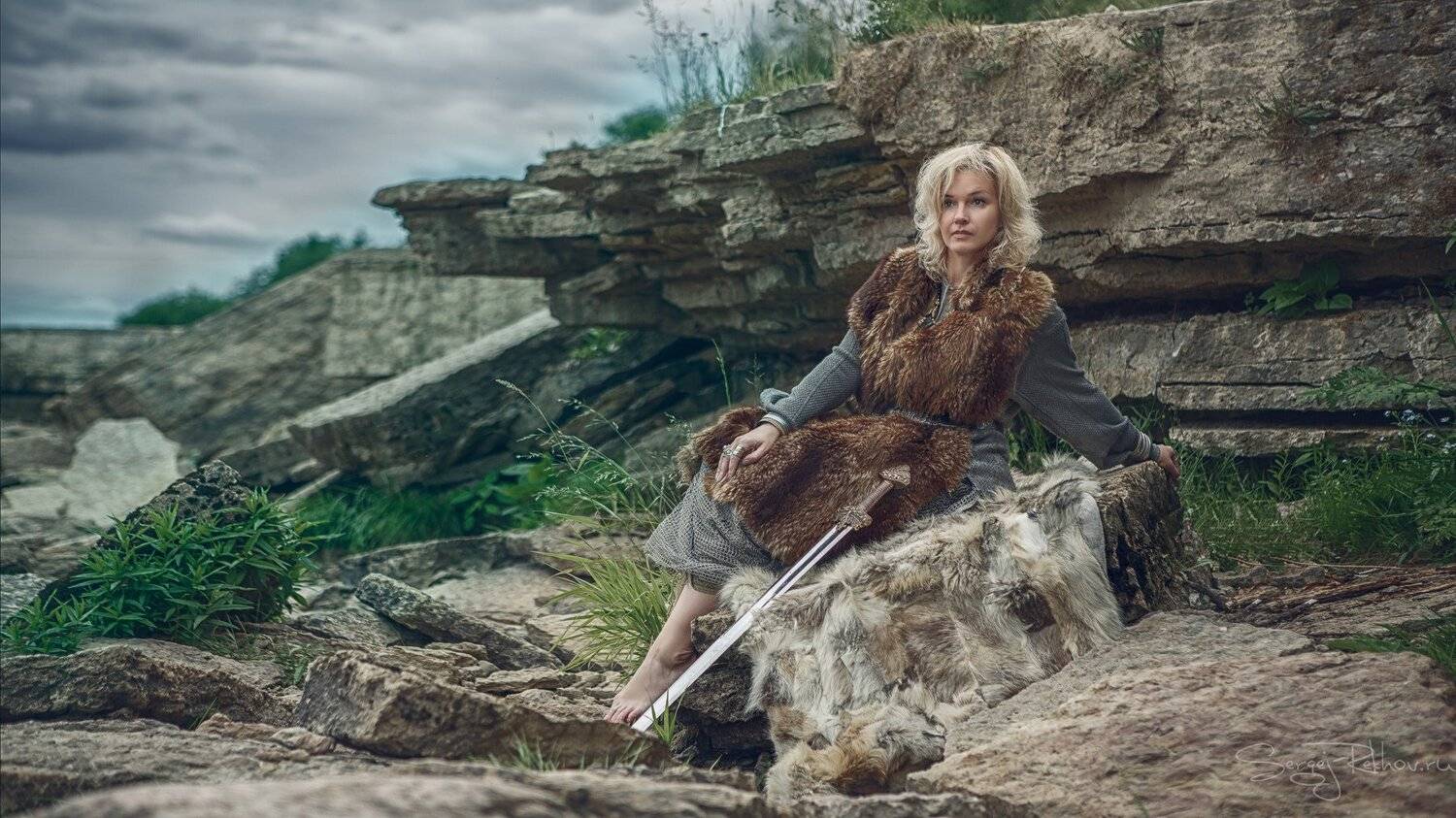 викинг, меч, воин, война, скалы, пасмурно, девушка, Сергей Рехов