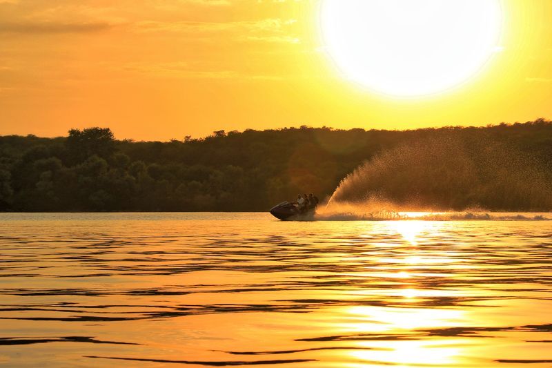 river,	sunset,	вечер,	днепр, закат,	запорожье,	летний вечер,	лето,	люди,	пейзаж, река,	хортица,	закат,	прирожа, гидроцикл  фото превью