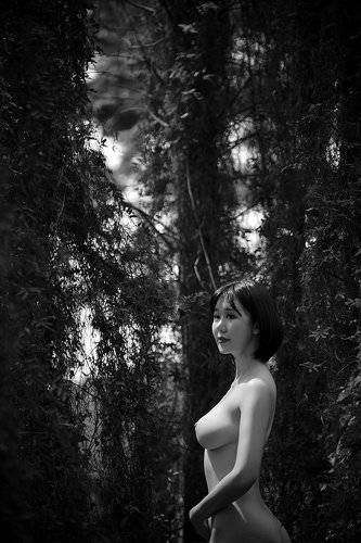 nude