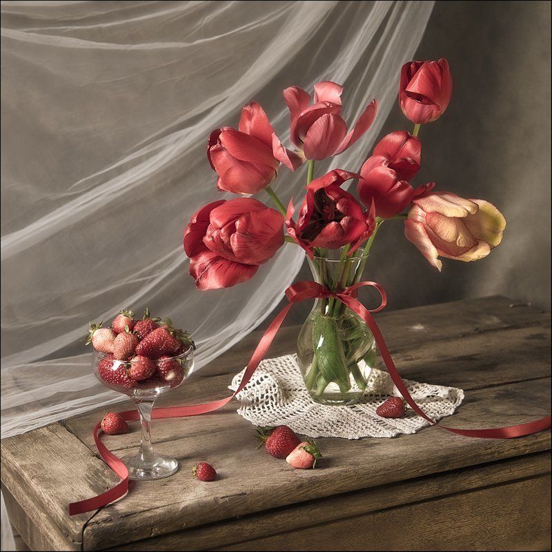 Натюрморт с клубникой фото превью