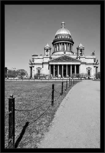 Простая черно-белая ленинградская зарисовка про Исакий