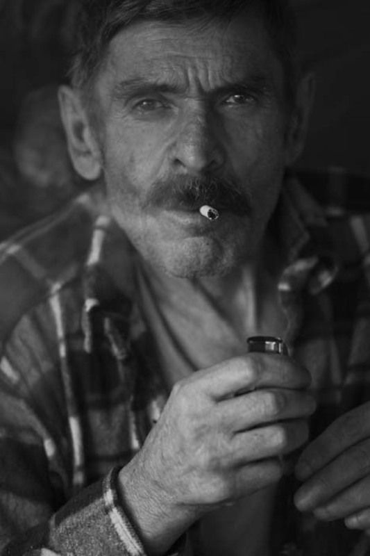 портрет, сигарета, дым Портрет фото превью