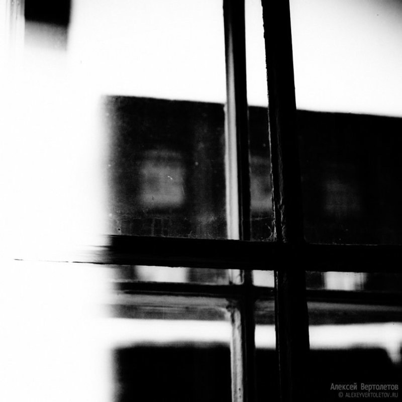 окно, крест, алексей вертоелтов По ту сторону окон фото превью