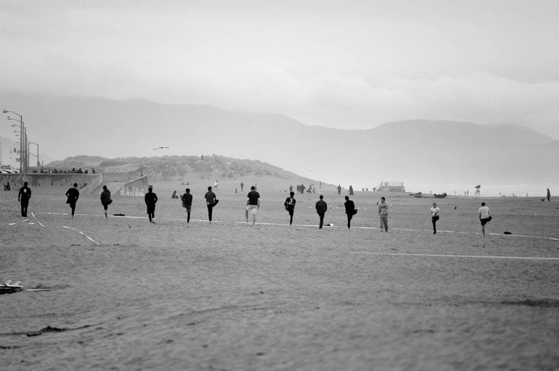 пляж, гимнастика, море Утренняя гимнастика фото превью