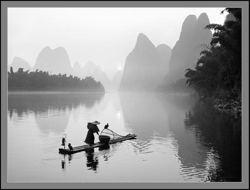 Тихий всплеск весла.....