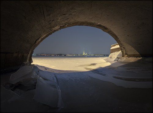 под Эрмитажным мостом