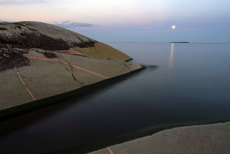 Льет свой свет луна фото превью