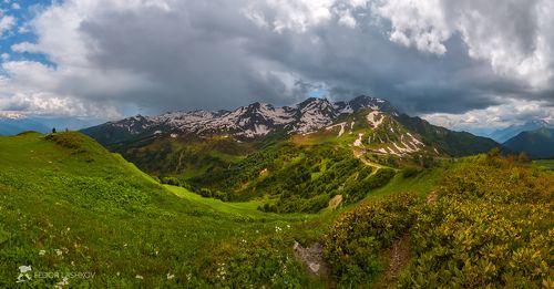 Горные виды в районе перевала Пыв.