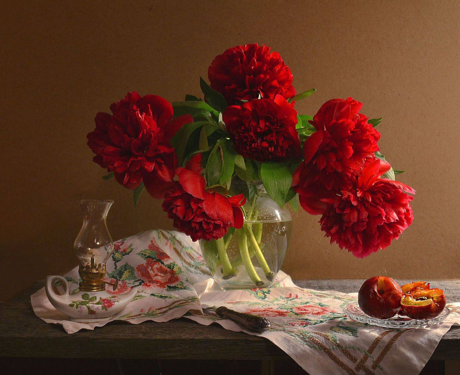 still life, натюрморт, цветы, фото натюрморт, пионы, настроение, лето, июль, керосиновая лампа, вышивка,, Колова Валентина