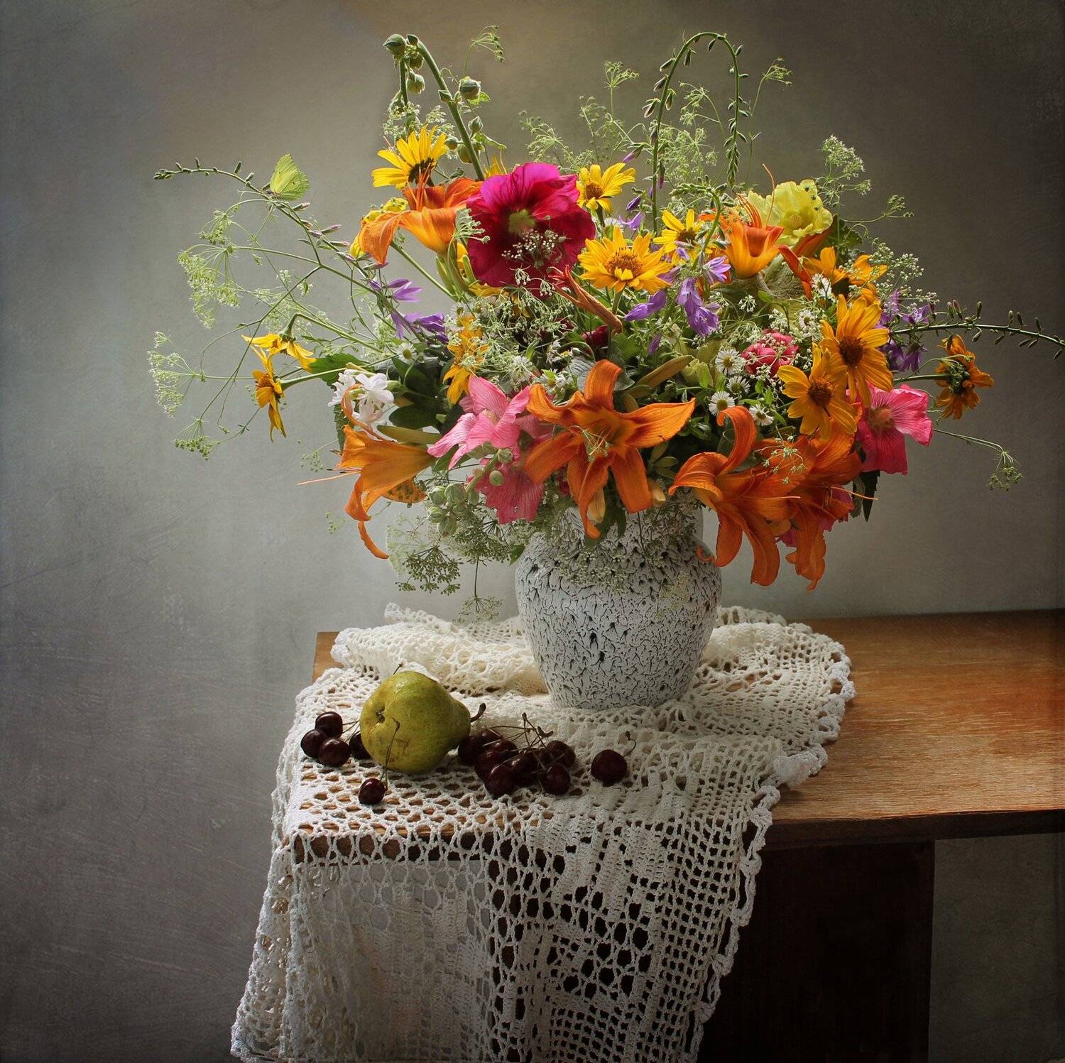 натюрморт, лето, цветы, груша, черешня, Ковалева Светлана