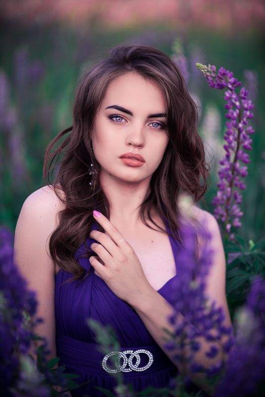 Портрет в люпинах фото превью