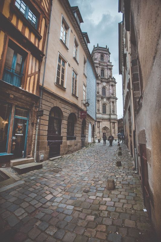 people, street, city, urban, france, architecture, buildings, clouds Rennes I фото превью