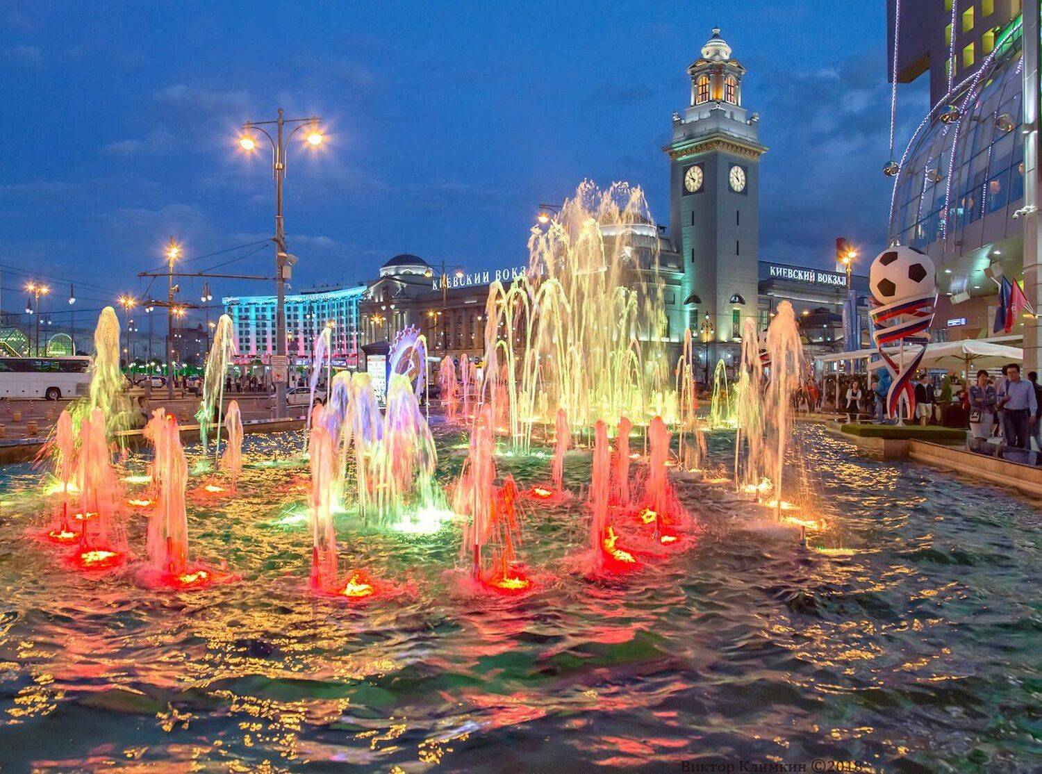 москва, вечер, фонтан, чм 2018, киевский вокзал, футбол, Виктор Климкин