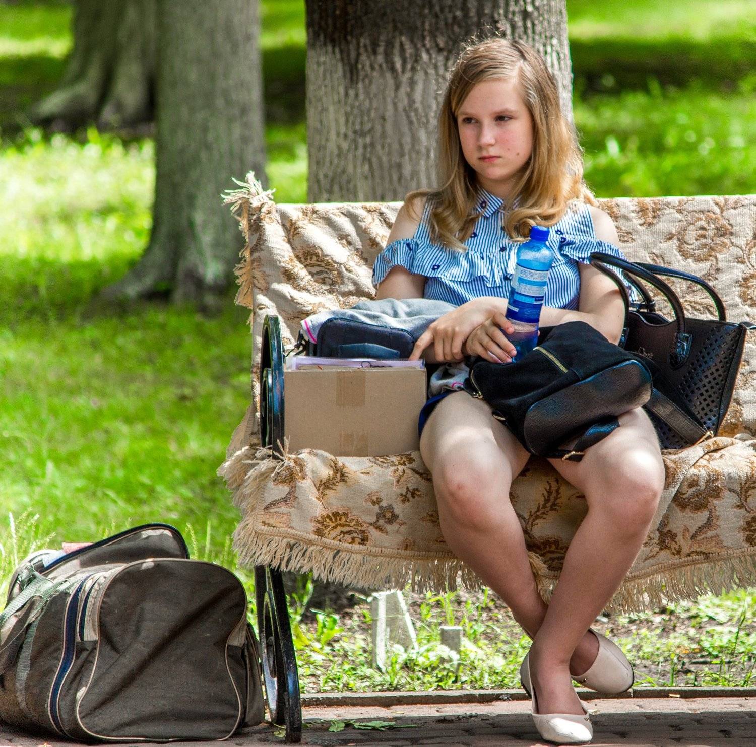 скамейка, ожидание, девочка, вещи, Руслан Востриков